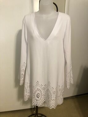 Kenneth Cole Reaction White V-Neck Tunic